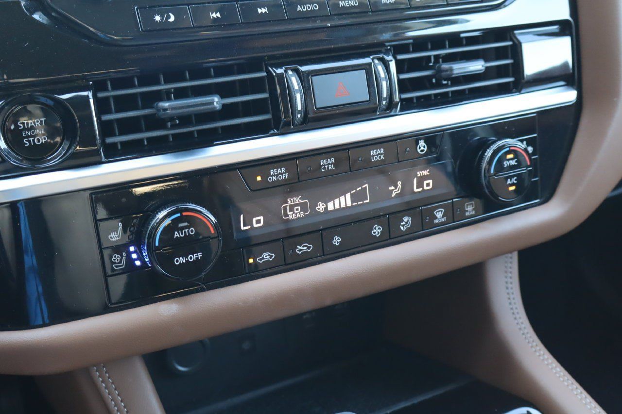 Used 2025 Nissan Pathfinder Platinum w/ Black Appearance Package FWD image 27