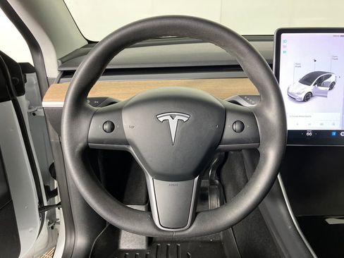 Used 2021 Tesla Model Y Long Range image 16
