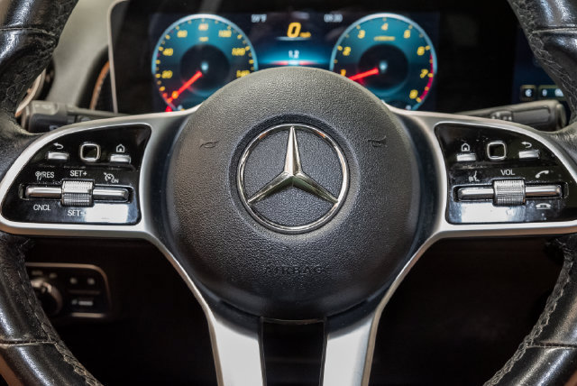 Used 2021 Mercedes-Benz GLB 250 4MATIC image 11