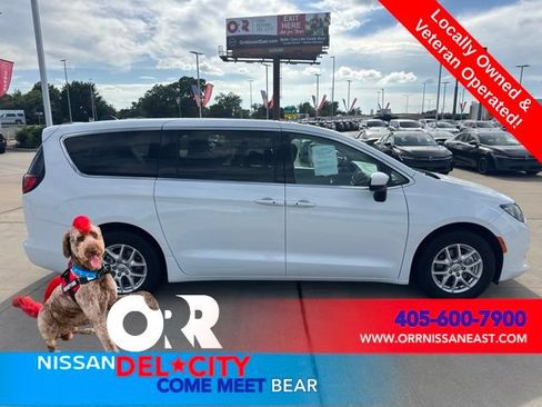 Used 2023 Chrysler Voyager LX FWD image 6