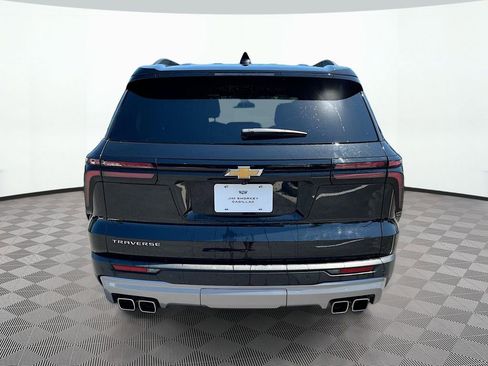 Used 2025 Chevrolet Traverse LT FWD image 7