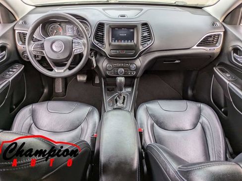 Used 2019 Jeep Cherokee Latitude w/ Popular Appearance Group image 18