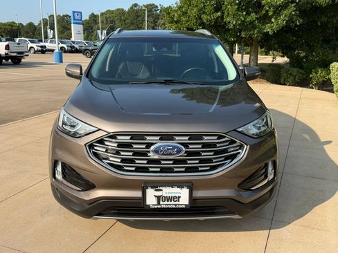 Used 2019 Ford Edge Titanium FWD image 2