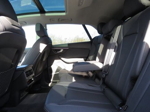 Used 2022 Audi Q8 Prestige image 20