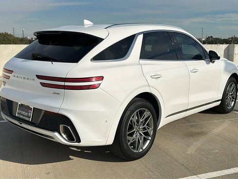 Used 2022 Genesis GV70 2.5T w/ Advanced Package image 13