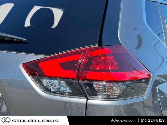 Used 2020 Nissan Rogue SV AWD/4WD image 16