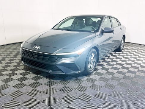Used 2024 Hyundai Elantra SE FWD image 7