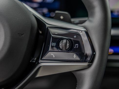 Used 2025 BMW 530i w/ Premium Package image 7