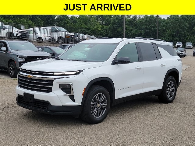 Used 2026 Chevrolet Traverse LT AWD/4WD image 1