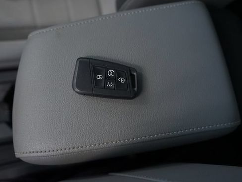 Used 2022 Volkswagen Taos SE w/ Panoramic Sunroof Package AWD/4WD image 22
