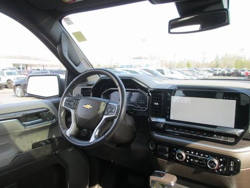 Certified 2022 Chevrolet Silverado 1500 LTZ w/ LTZ Premium Package image 27