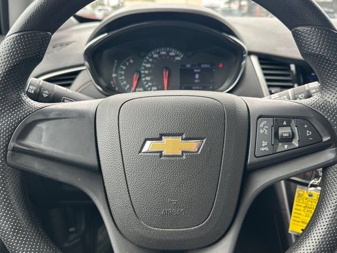 Used 2020 Chevrolet Trax LS FWD image 21