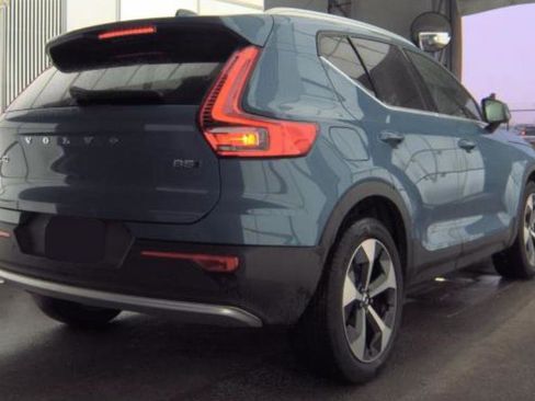 Used 2025 Volvo XC40 B5 Plus AWD/4WD image 3