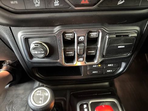 Used 2018 Jeep Wrangler Unlimited Sport S AWD/4WD image 19