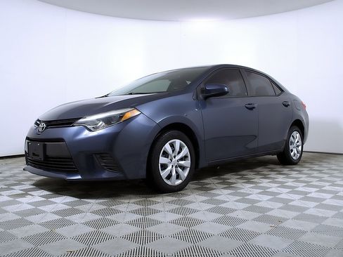 Used 2016 Toyota Corolla LE FWD image 2
