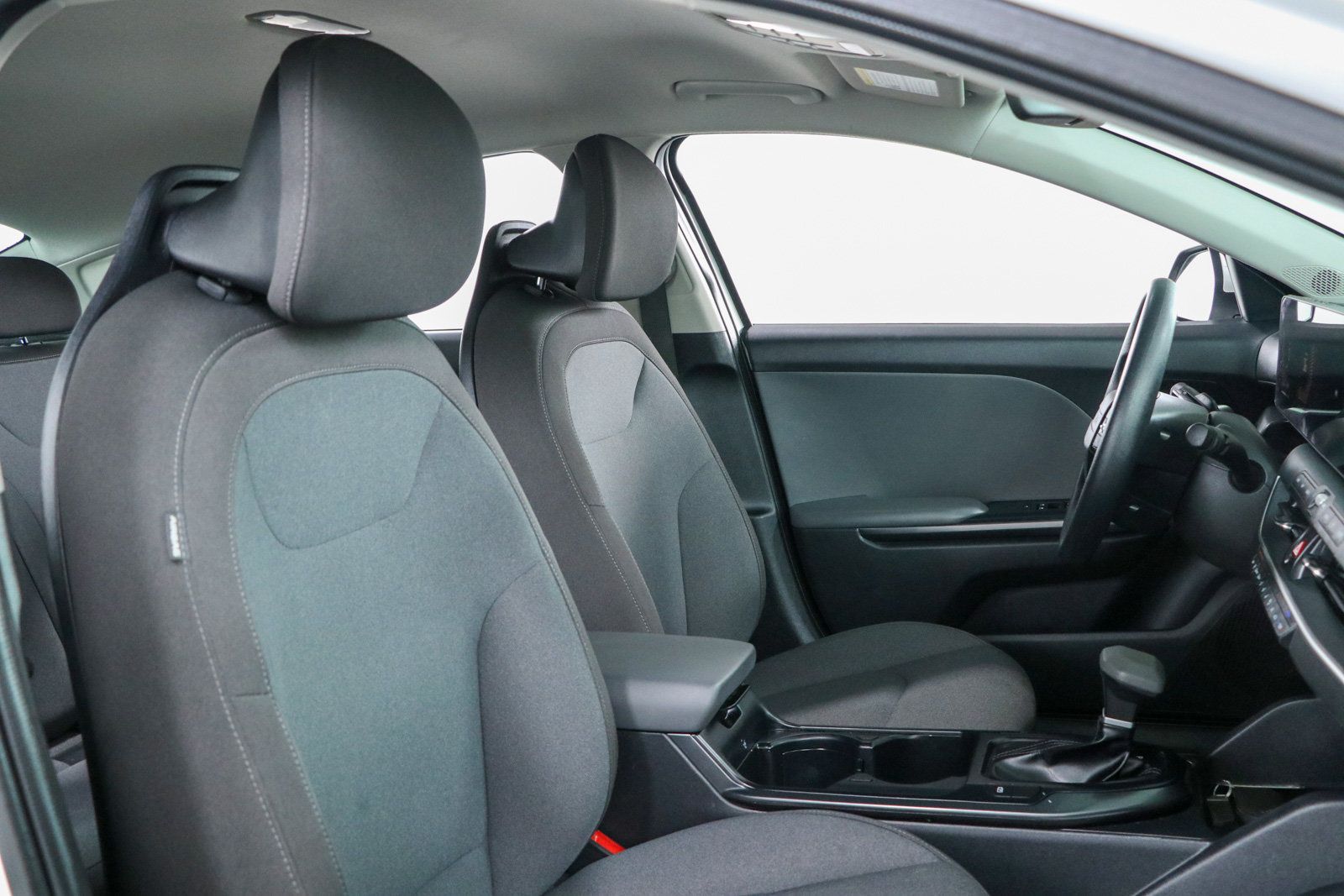 Used 2025 Kia K4 FWD image 26