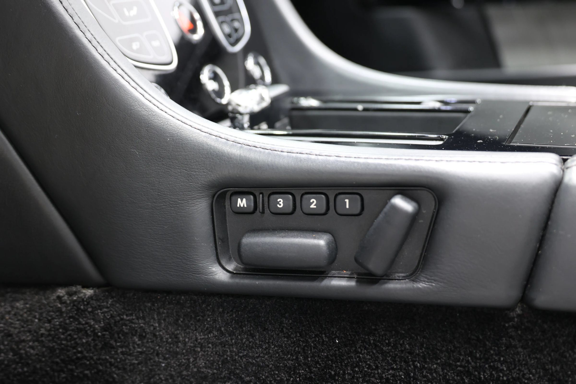 Used 2016 Aston Martin V8 Vantage S RWD image 30