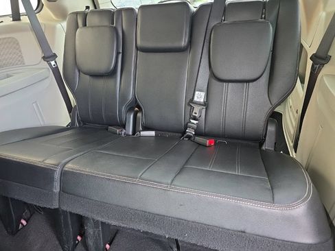Used 2014 Chrysler Town & Country Touring-L w/ Driver Convenience Group FWD image 20