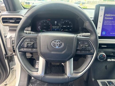 Used 2025 Toyota Tacoma TRD Off-Road AWD/4WD image 29
