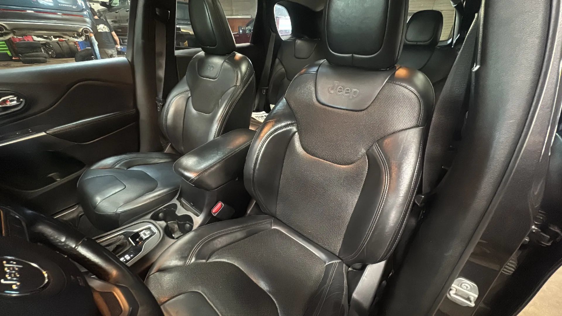 Used 2019 Jeep Cherokee Limited AWD/4WD image 29
