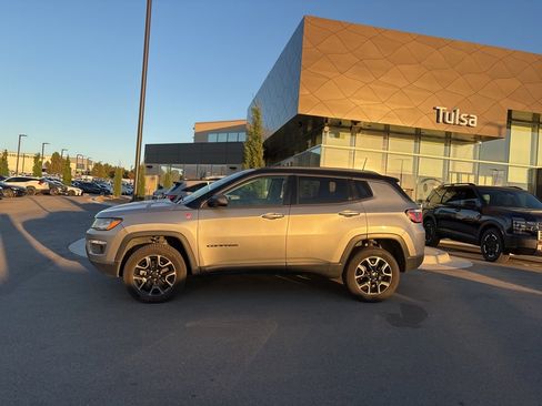 Used 2019 Jeep Compass Trailhawk image 4
