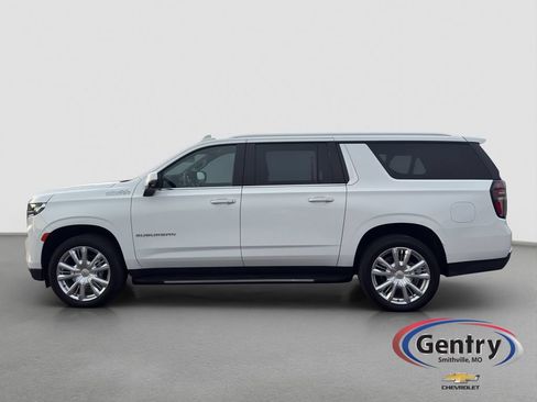 Used 2023 Chevrolet Suburban High Country AWD/4WD image 3