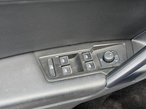 Used 2021 Volkswagen Tiguan SE w/ Panoramic Sunroof Package AWD/4WD image 16