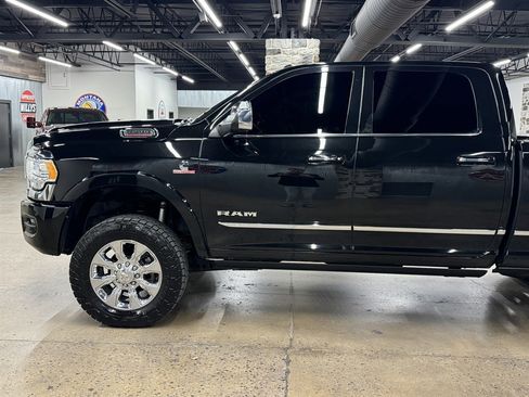 Used 2022 RAM 2500 Limited w/ Body-Colour Bumper Group image 5