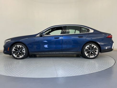Certified 2025 BMW 530i image 2