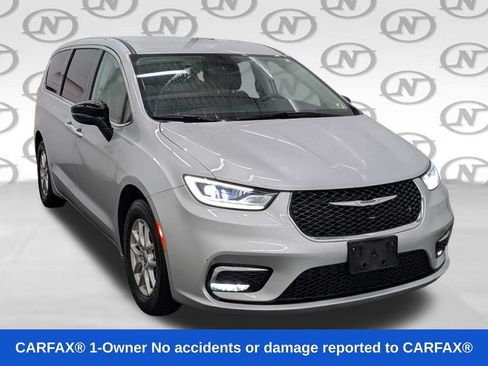Used 2024 Chrysler Pacifica Touring-L FWD image 19