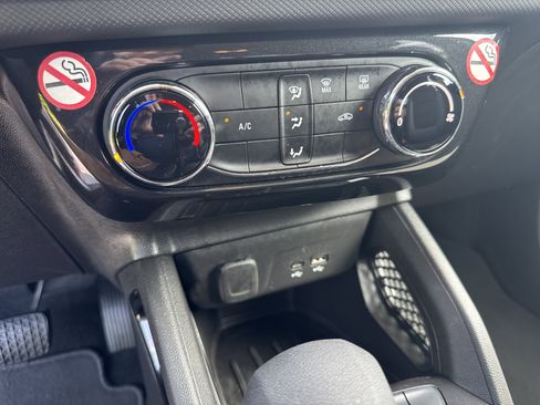 Used 2025 Chevrolet TrailBlazer LT FWD image 26