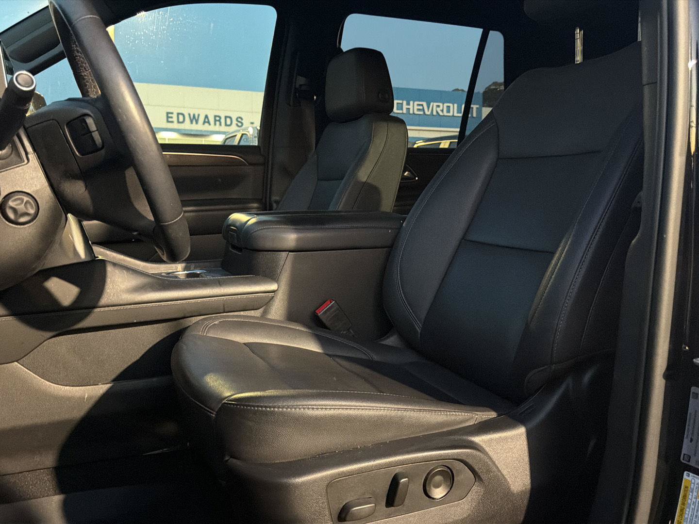 Used 2022 Chevrolet Tahoe LT w/ Luxury Package RWD image 7