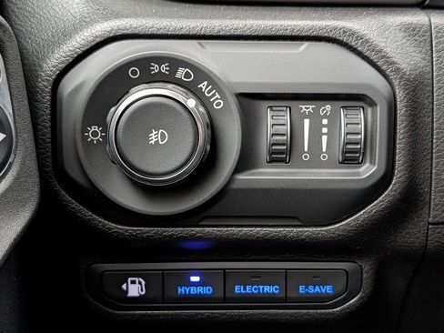 Used 2022 Jeep Wrangler Unlimited Rubicon 4xe w/ Cold Weather Group AWD/4WD image 40