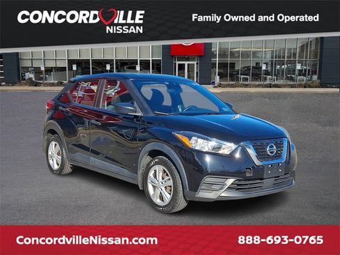 Used 2020 Nissan Kicks S image 1