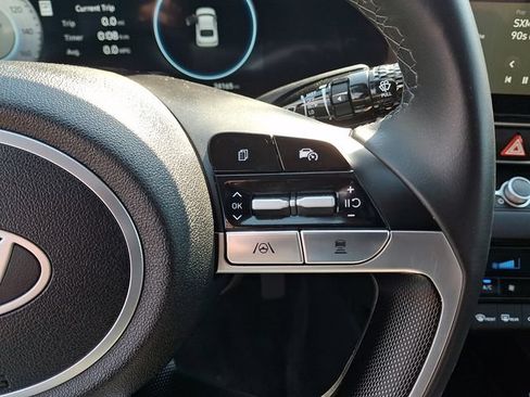 Used 2025 Hyundai Elantra SEL FWD image 23