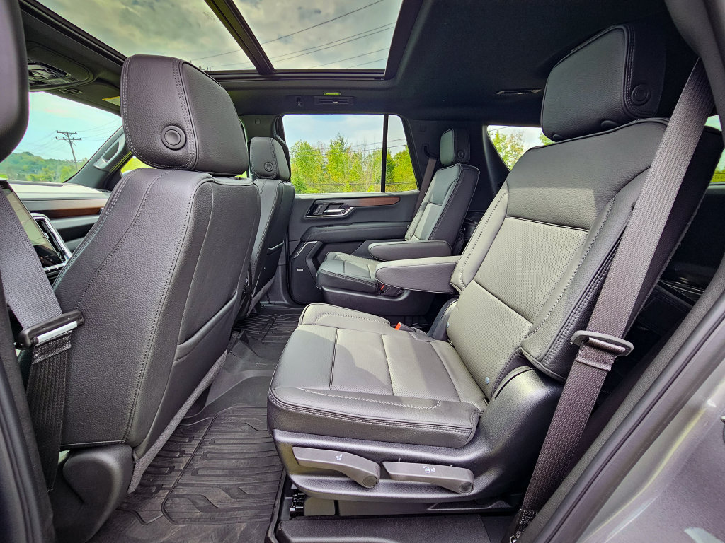 New 2026 GMC Yukon Denali w/ Sun & Power Step Package AWD/4WD image 40