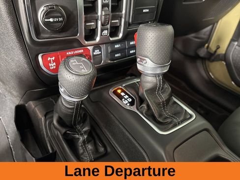 Used 2025 Jeep Gladiator Mojave w/ Convenience Group AWD/4WD image 16