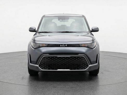 Used 2025 Kia Soul LX w/ LX Technology Package FWD image 2