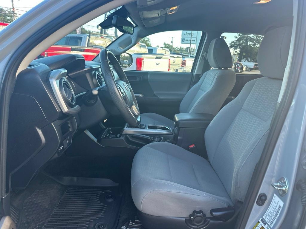 Used 2019 Toyota Tacoma SR5 AWD/4WD image 14