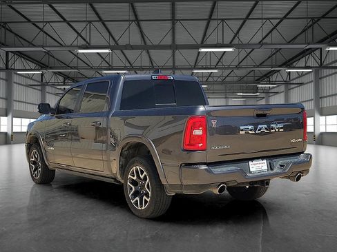 Used 2025 RAM 1500 Laramie AWD/4WD image 3