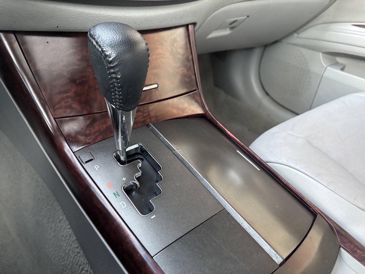 Used 2012 Toyota Avalon FWD image 23