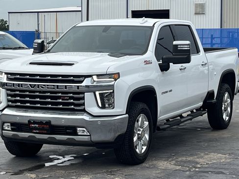 Used 2023 Chevrolet Silverado 2500 LTZ AWD/4WD image 3