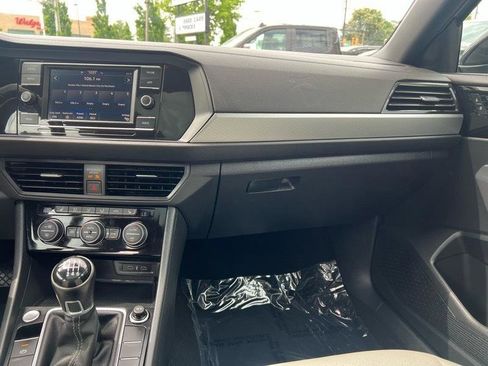 Used 2020 Volkswagen Jetta R-Line FWD image 11