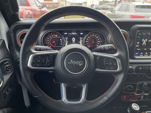 Used 2022 Jeep Gladiator Mojave w/ Auxiliary Switch Group image 17