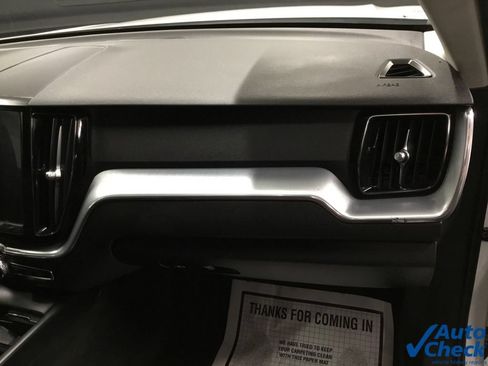 Used 2018 Volvo XC60 T5 Momentum w/ Vision Package AWD/4WD image 38