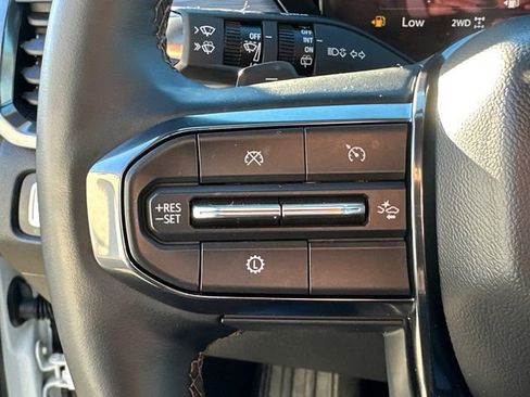 Used 2025 GMC Acadia AT4 w/ Luxury Package image 32