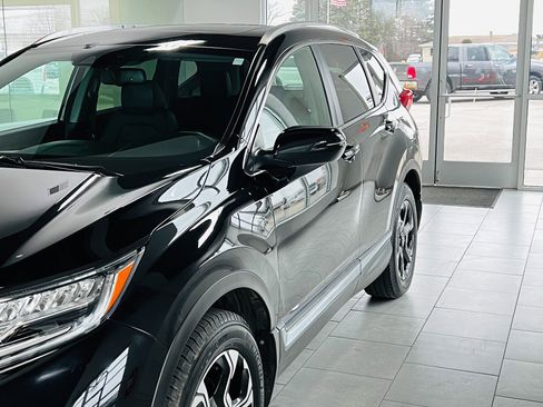 Used 2017 Honda CR-V Touring image 2