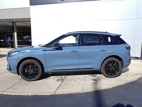 New 2026 Lincoln Corsair Premiere image 2