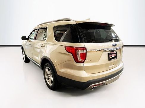 Used 2017 Ford Explorer XLT w/ Equipment Group 202A AWD/4WD image 8