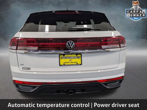 Used 2025 Volkswagen Atlas Cross Sport SE w/ Panoramic Sunroof Package FWD image 6